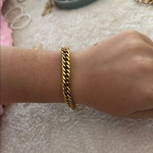 Elegant Gold Chain Bracelet